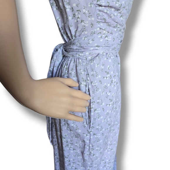 HOLLISTER Women's Lilac Ditsy Floral Print Wrap Front Jumpsuit - Picture 7 of 16